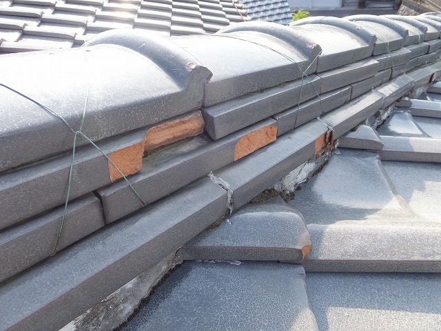 積み直し工事が推奨される棟瓦